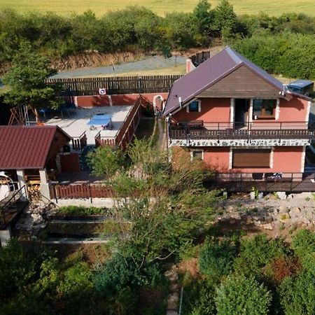 Apartmany U Dlouhana กาดาญ ภายนอก รูปภาพ